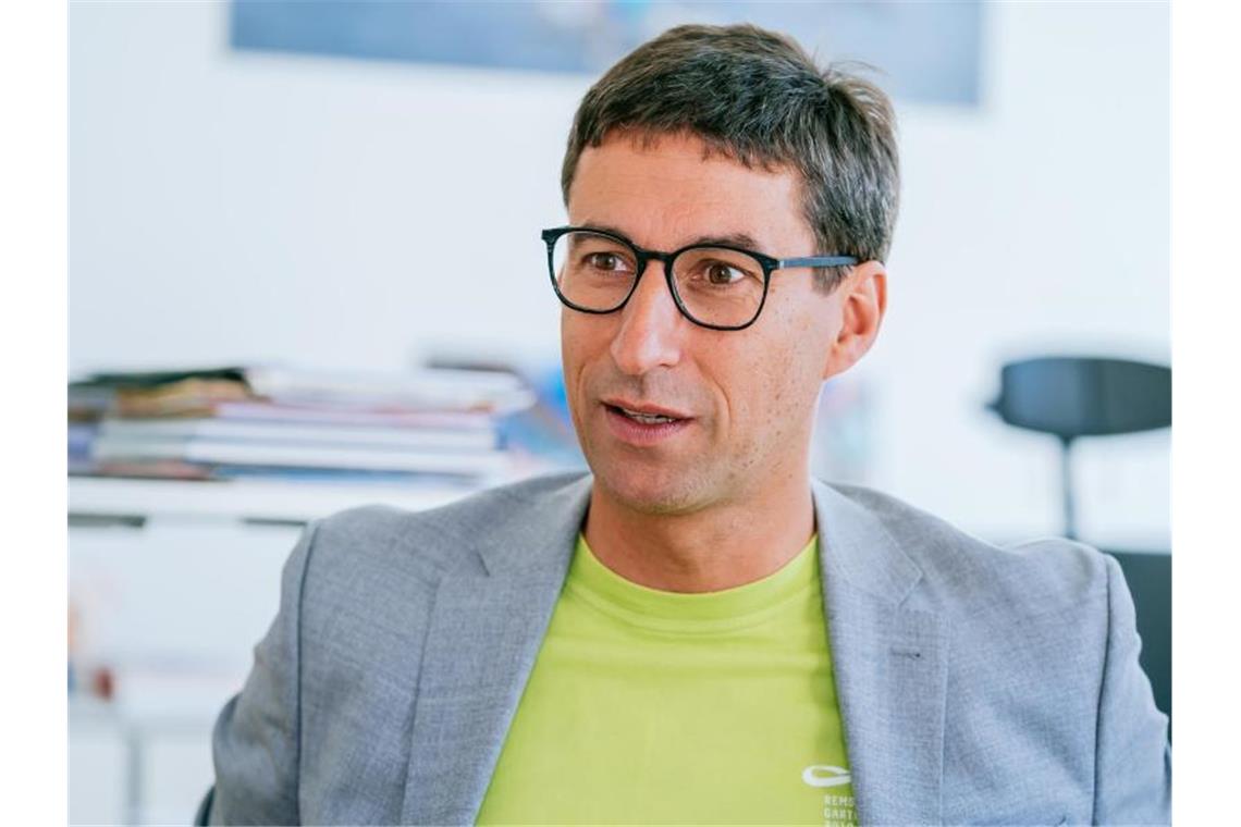 Esslingen: SPD-Mann laut vorläufigem Ergebnis neuer OB Matthias Klopfer (SPD) spricht mit Journalisten. Foto: Thomas Niedermüller/dpa/Archivbild
