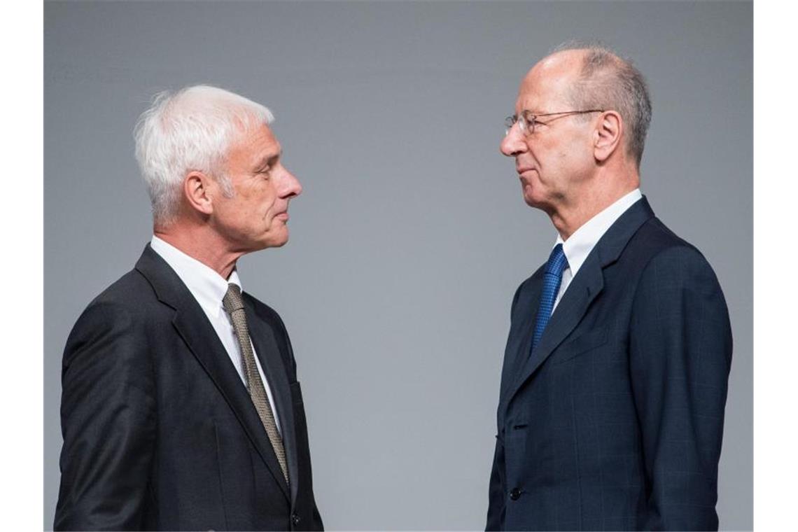 Matthias Müller, Vorstandsvorsitzender der Volkswagen AG (l), und Hans Dieter Pötsch, Vorsitzender des VW-Aufsichtsrates. Foto: picture alliance / Silas Stein/dpa/Archivbild