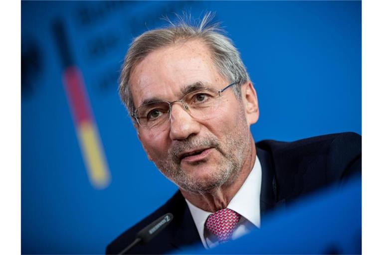 Matthias Platzeck Anfang Mai bei einer Pressekonferenz zur konstituierenden Sitzung der Kommission „30 Jahre Friedliche Revolution und Deutsche Einheit“. Foto: Michael Kappeler
