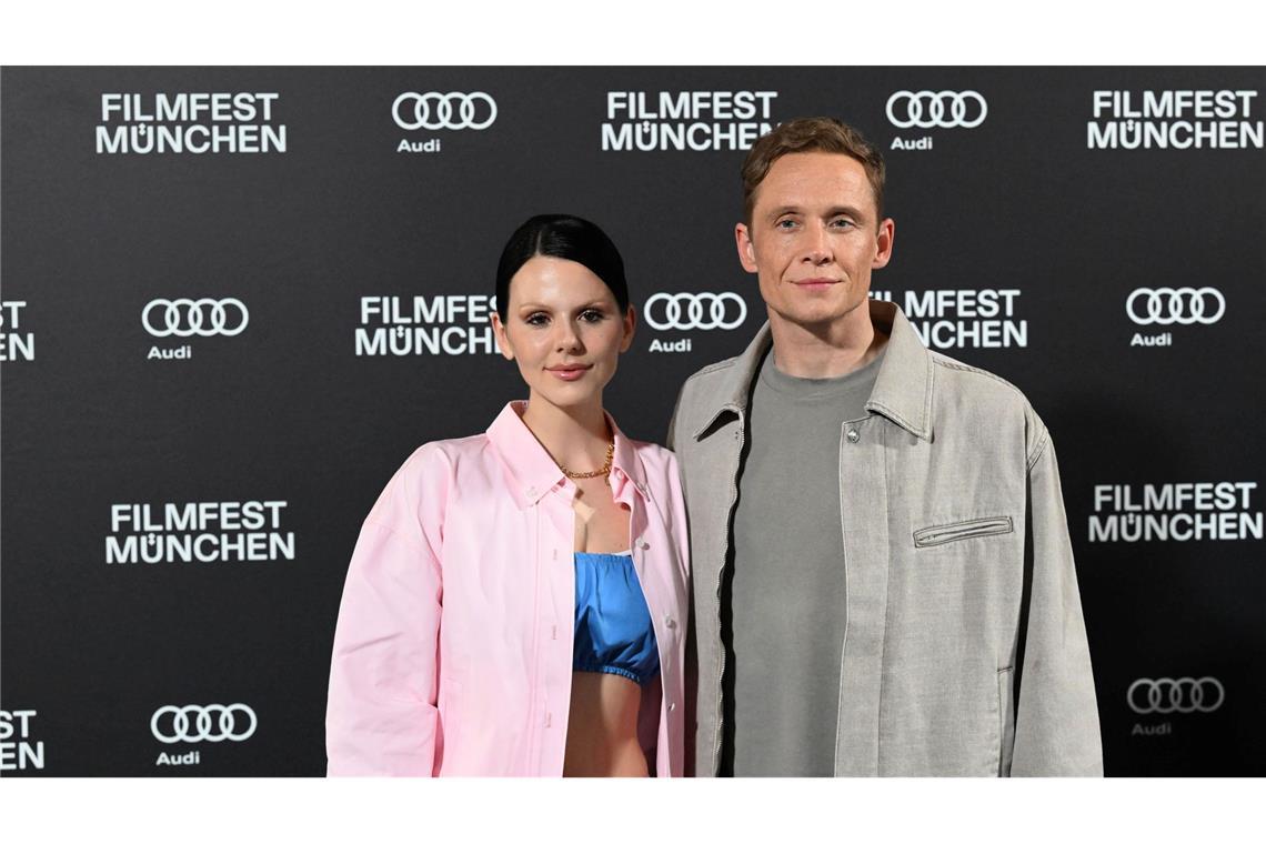 Schweighöfer und Fee: Zwei Tage zuhause sind wie Luxusurlaub Matthias Schweighöfer und Ruby O. Fee vertreiben sich gern auch mal die Zeit zu Hause. (Archivfoto)