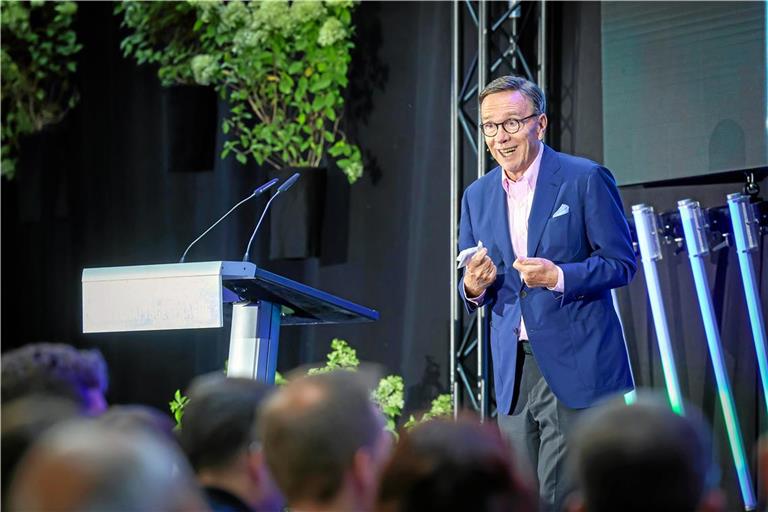 Matthias Wissmann sieht für die deutsche Automobilindustrie nicht schwarz. Um im Wettbewerb zu bestehen, dürften die Autobauer allerdings nicht stehen bleiben.