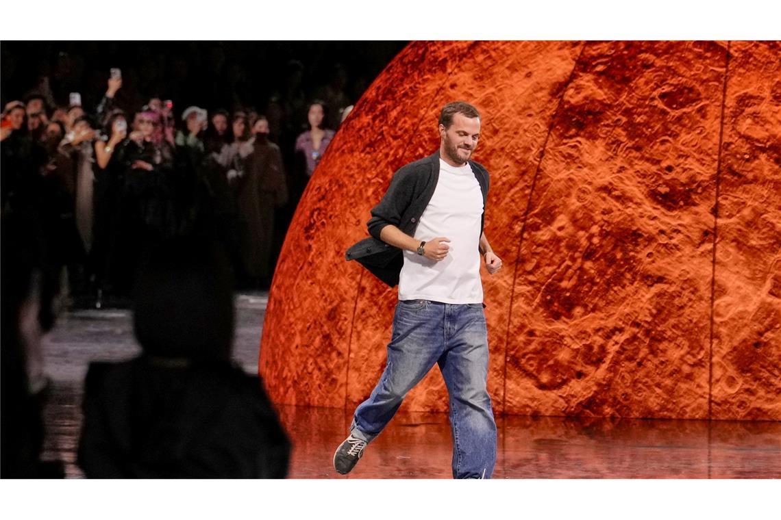 Matthieu Blazy bei der Präsentation der Chanel Frühjahr/Sommer 2026 Kollektion.