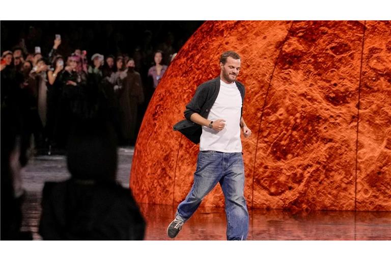 Matthieu Blazy bei der Präsentation der Chanel Frühjahr/Sommer 2026 Kollektion.