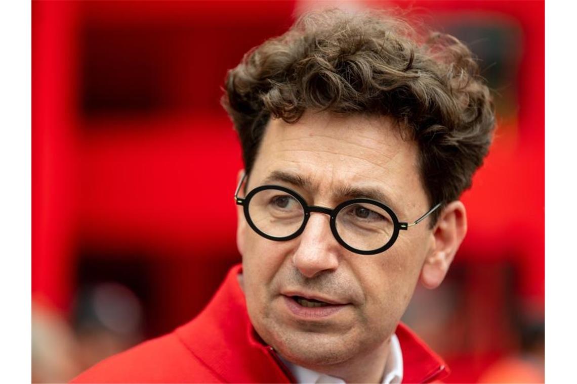 Formel 1 in Sorge: Das Coronavirus und der Kreisverkehr Mattia Binotto spricht von einer „schwierigen Zeit“. Foto: Fabian Sommer/dpa