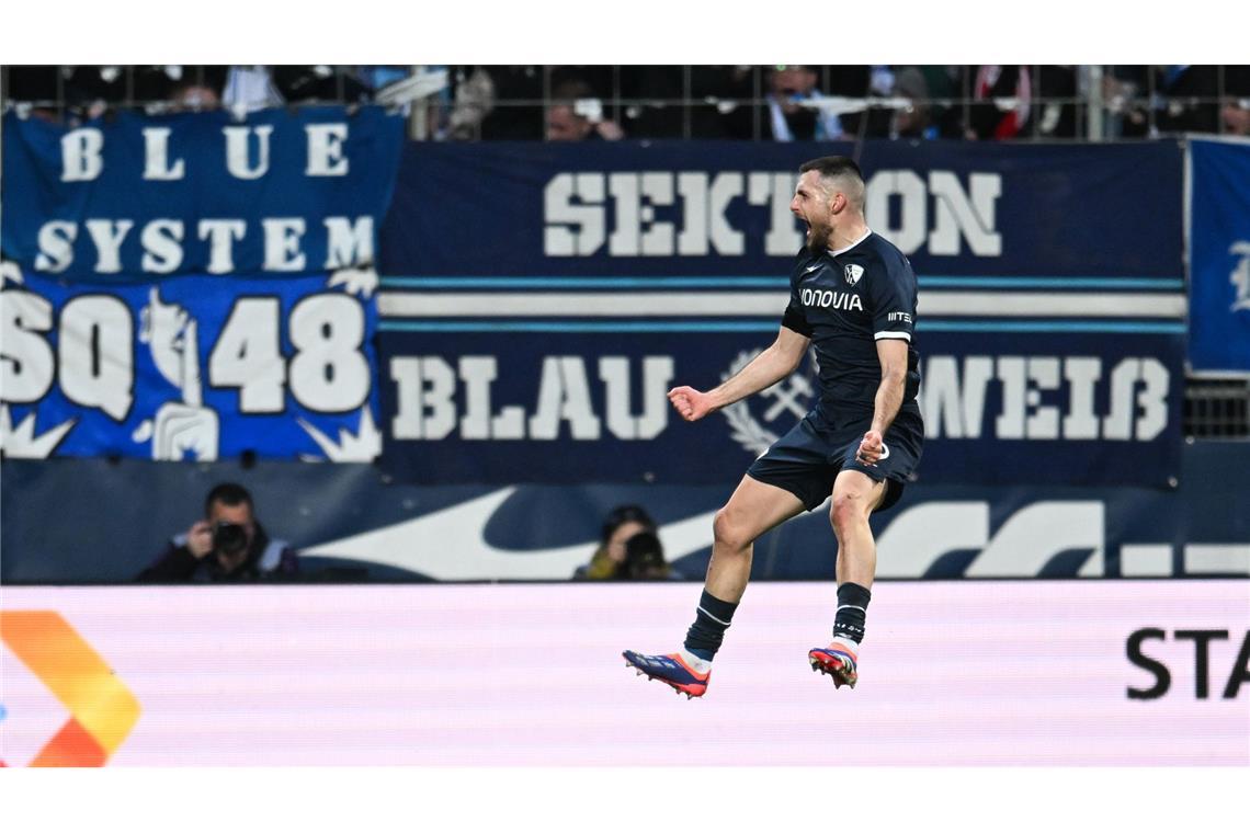 Bochum holt gegen Heidenheim den ersten Saisonsieg Matus Bero feiert sein Tor zum 2:0.