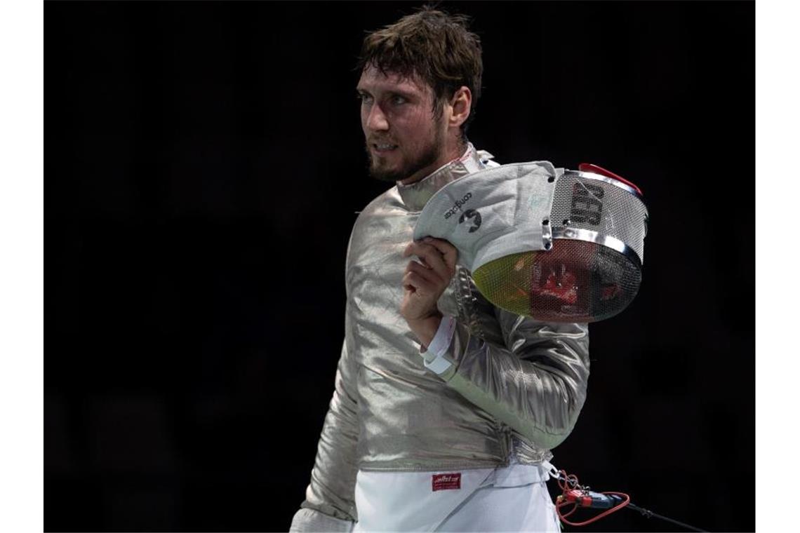 Max Hartung nimmt die Maske ab - der Säbelfechter hat soeben das EM-Finale verpasst. Foto: Federico Gambarini