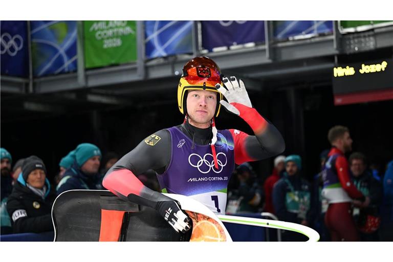 Max Langenhan liegt zur Halbzeit der Rodelrennen af Goldkurs - und das trotz einem steifen Hals.