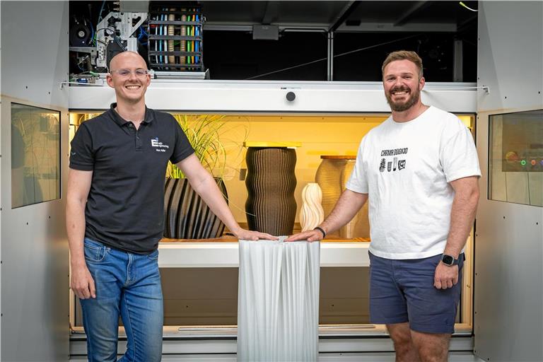 Max (links) und Jan Adler sind überzeugt vom außergewöhnlichen Wachstumspotenzial des 3-D-Drucks. Foto: Alexander Becher