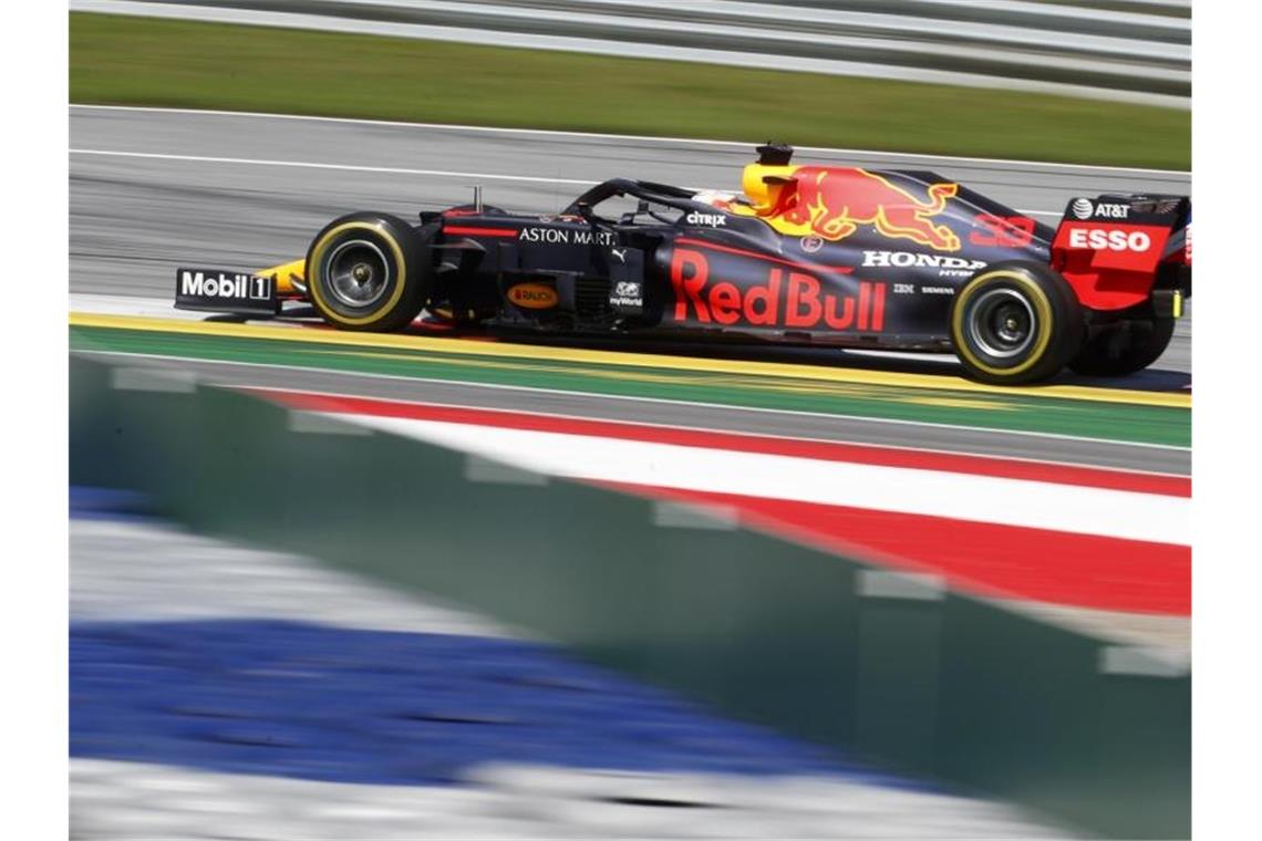 Max Verstappen fiel im Red Bull früh aus. Foto: Darko Bandic/AP/dpa