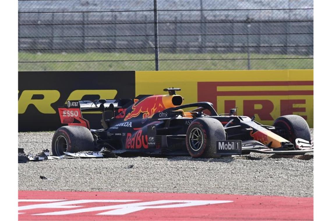 Max Verstappen mit seinem Red Bull war einer von mehreren Fahrern, die in Mugello Blechschaden verursachten. Foto: Miguel Medina/Pool AFP/AP/dpa