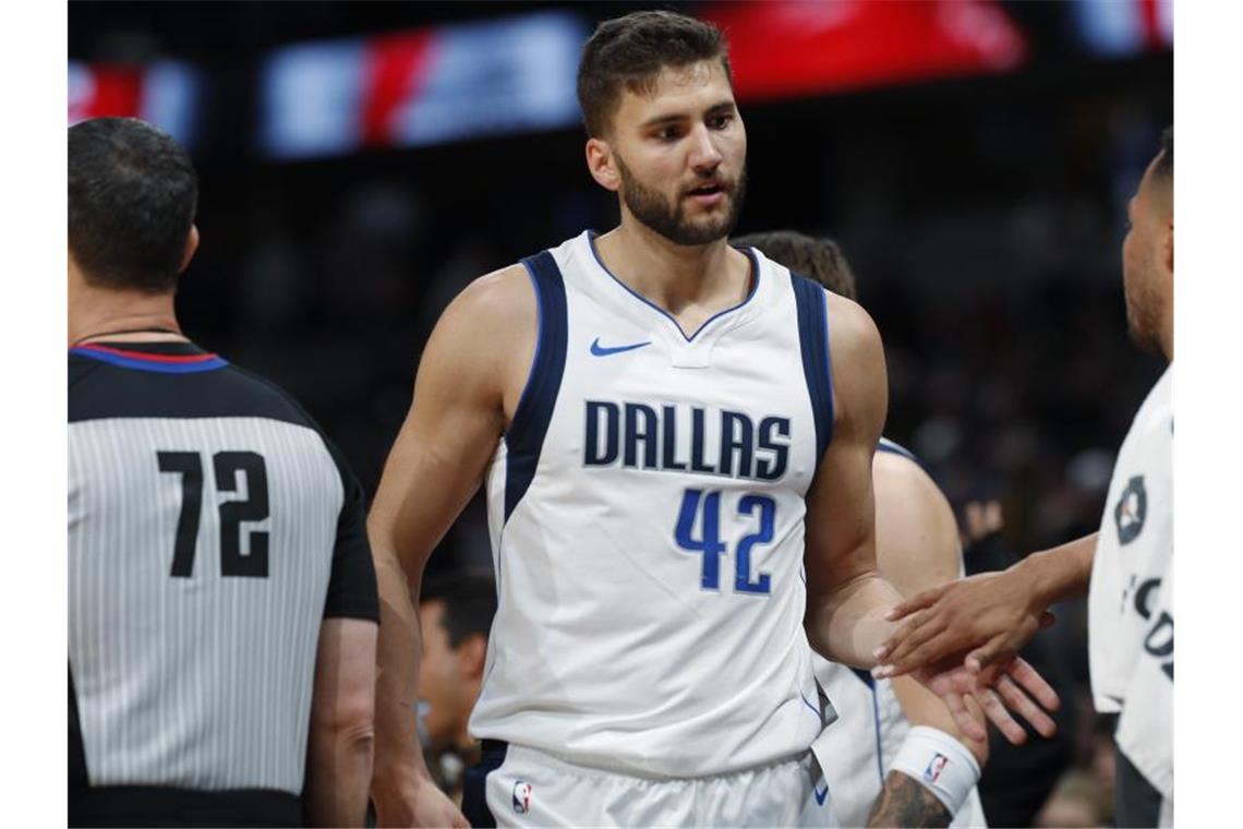 Maxi Kleber spricht sich für einen Saisonabbruch aus. Foto: David Zalubowski/AP/dpa