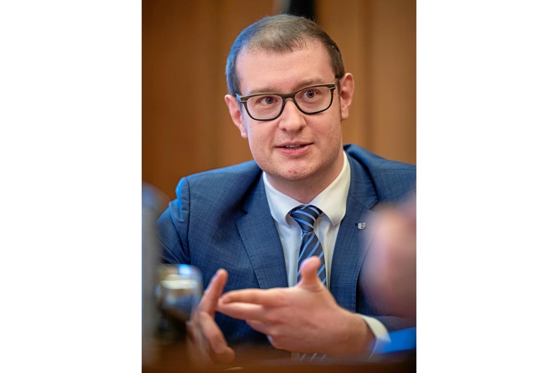 „Gründlichkeit vor Schnelligkeit“ Maximilian Friedrich will 2022 das 50. Straßenfest feiern. Falls das in der gewohnten Form nicht möglich sein sollte, kann er sich auch ein geändertes Konzept vorstellen. Fotos: A. Becher