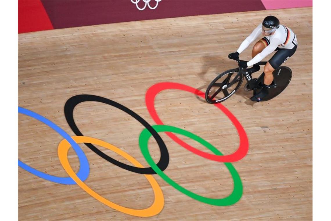 Bahnrad-Asse Levy und Hinze verpassen Medaillen Maximilian Levy auf der olympischen Bahn in Izu. Foto: Sebastian Gollnow/dpa