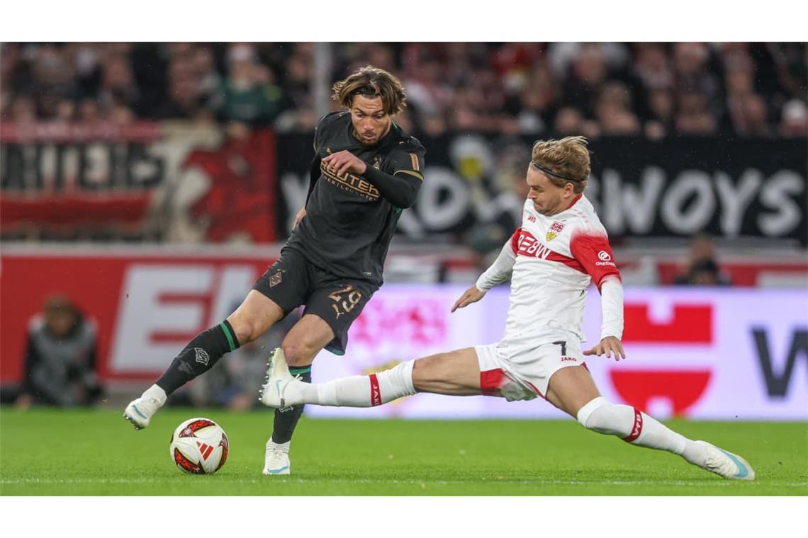 Maximilian Mittelstädt (Note 2,5): Der Nationalspieler war in Paderborn stabiler unterwegs als die meisten seiner Teamkollegen. Stand hinten meist sicher. Auch nach vorne stets aktiv und mit tiefen Läufen. Erzielte kurz vor der Pause fast das 1:0 – der tolle Linksschuss aus 22 Metern landete aber am Lattenkreuz. Keine Frage: Mittelstädt war der beste Stuttgarter Feldspieler.