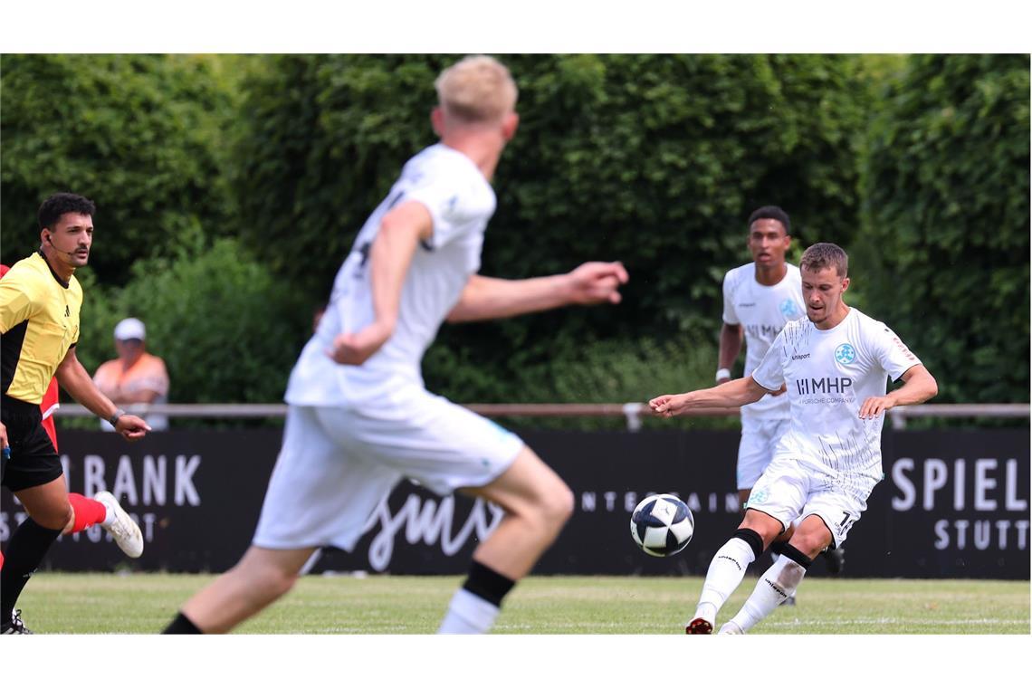 Kantersieg zum Testspielauftakt gegen VfR Mannheim Maximilian Zaiser ordnete das Spiel von der Sechser-Position aus.