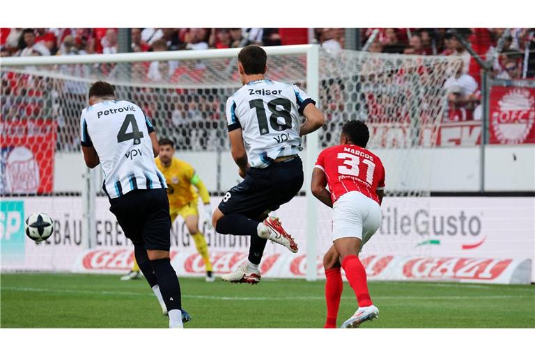 Maximilian Zaiser trifft gegen den OFC zum 1:0, wenig später musste der Mittelfeldstratege verletzt raus.