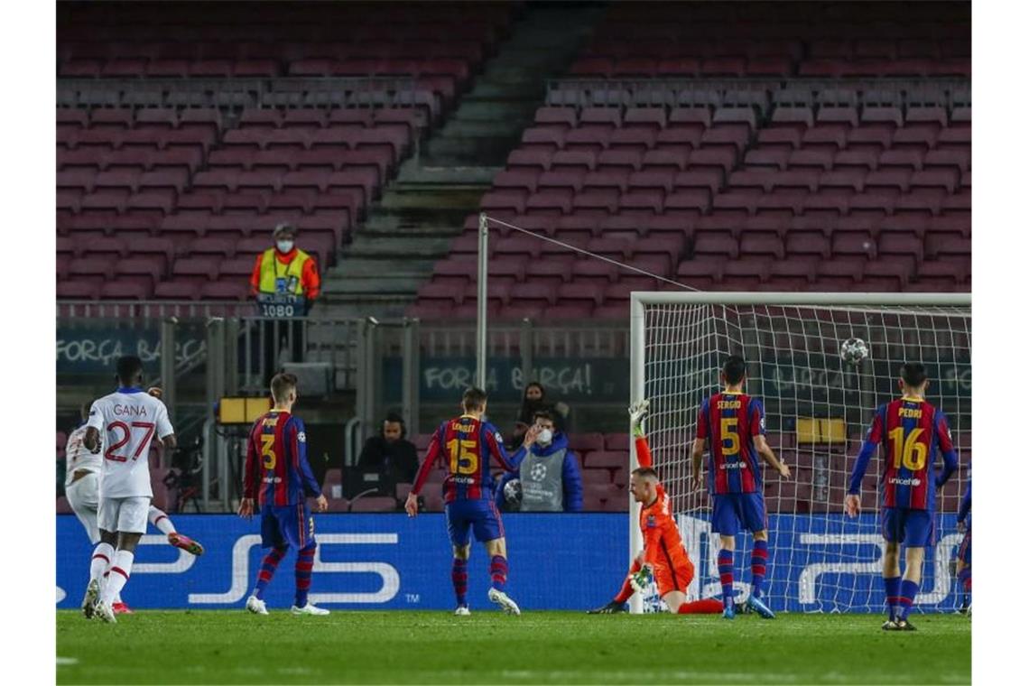 „Zyklon“ Mbappé zerlegt Barça & Messi Mbappé (l) bei seinem ersten Treffer zum zischenzeitlichen Ausgleich. Foto: Joan Monfort/AP/dpa