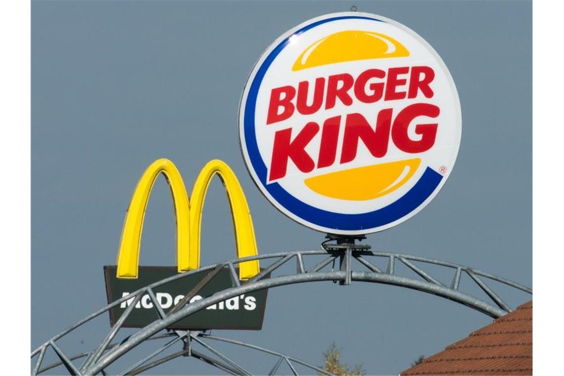 Burger King bringt fleischlosen „Whopper“ heraus McDonald's und Burger King setzen zunehmend auf fleischlose Alternativen. Foto: Peter Kneffel/dpa