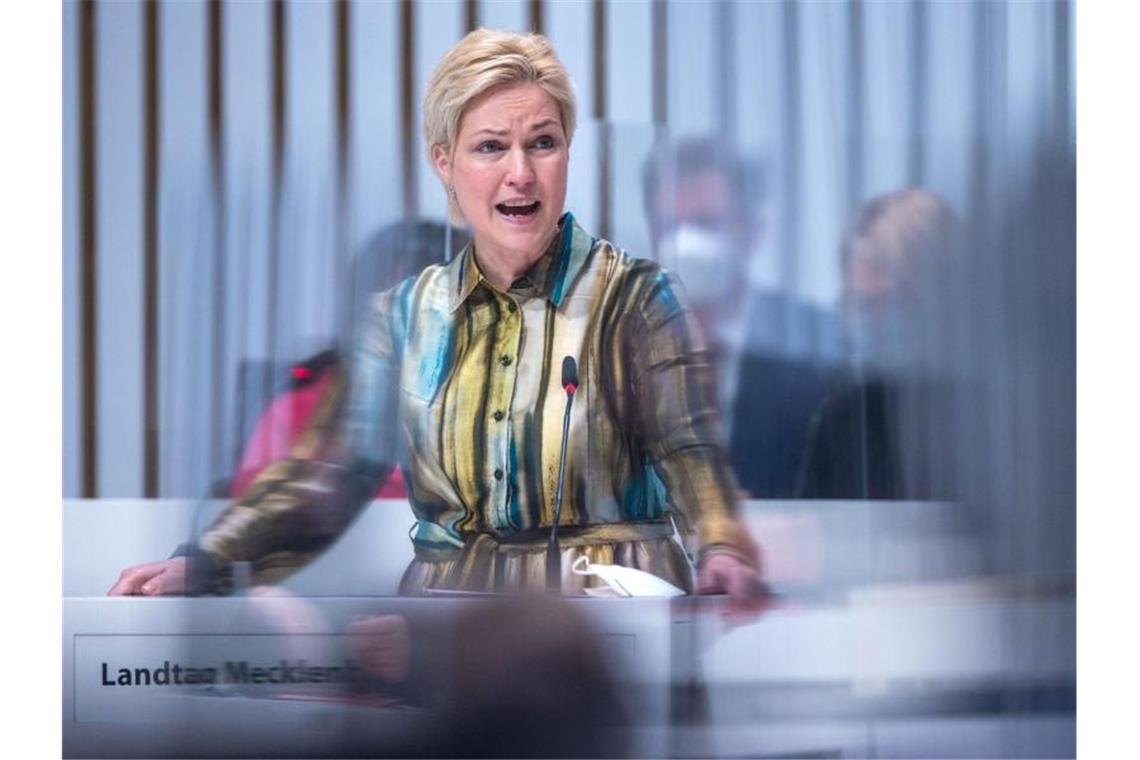 Mecklenburg-Vorpommerns Ministerpräsidentin Manuela Schwesig wirbt bei der Sondersitzung des Landtags für den Weiterbau der Gasleitung Nord Stream 2. Foto: Jens Büttner/dpa-Zentralbild/dpa