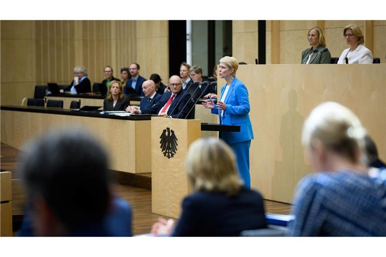 Mecklenburg-Vorpommerns Ministerpräsidentin Schwesig (SPD) fordert im Bundesrat Rentenstabilität.
