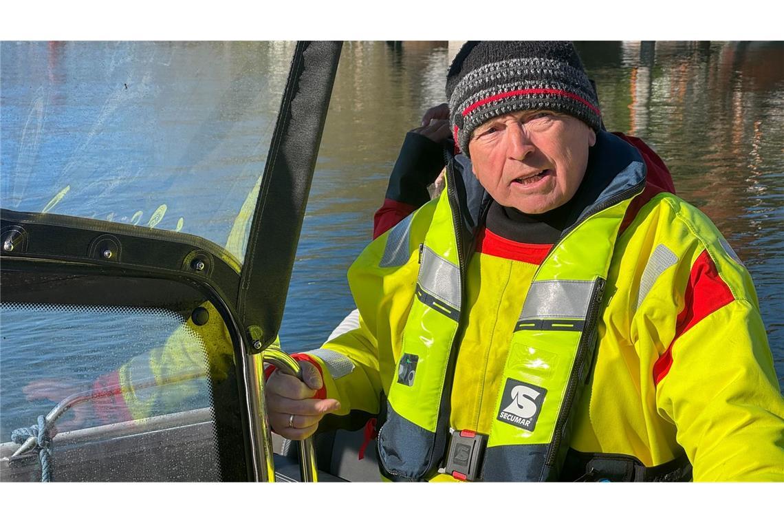 Mecklenburg-Vorpommerns Umweltminister Till Backhaus (SPD) ist am Sonntag erneut raus zum vor Poel liegenden Buckelwal gefahren.