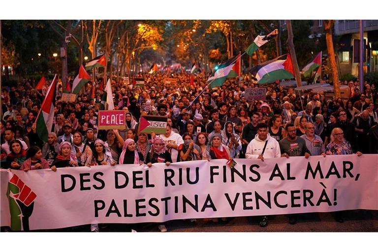 Medienberichten zufolge beteiligten sich in Spanien vor allem Studenten an den Protesten gegen Israel und Solidaritätskundgebungen für Palästinenser.