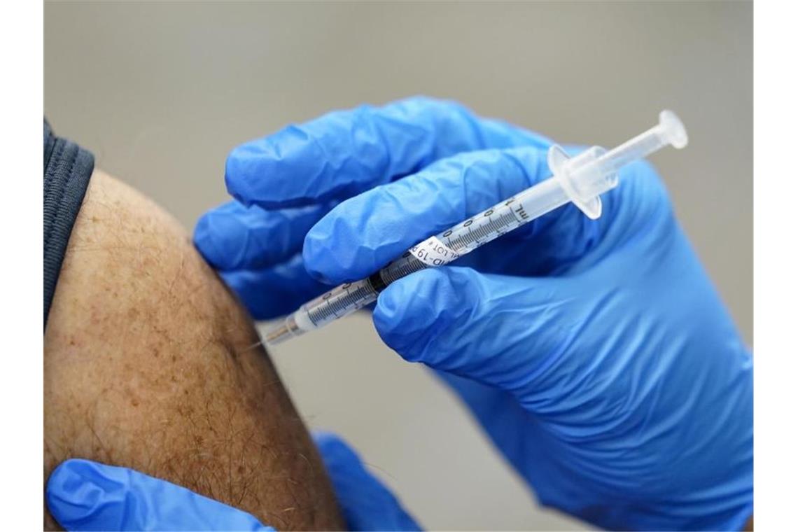 Medienberichten zufolge will die US-Regierung künftig bei Einreise in die USA einen Impfnachweis verlangen. Foto: Paul Sancya/AP/dpa