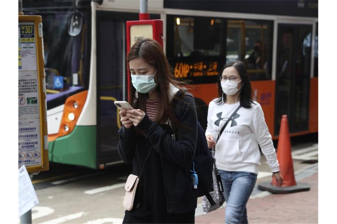 Medizinische Mitarbeiter des Krankenhauses „Zhongnan“ in Wuhan: Binnen sechs Tagen hat China ein Krankenhaus zur Behandlung von Patienten bauen lassen, die mit dem neuen Virus infiziert sind. Foto: Xiong Qi/XinHua/dpa