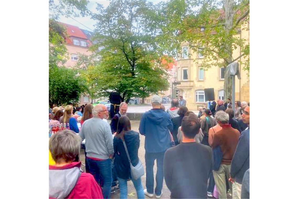 Mehr als 100 Menschen begleiteten die Einweihung des Shmuel-Dancyger-Platzes im Stuttgarter Westen.