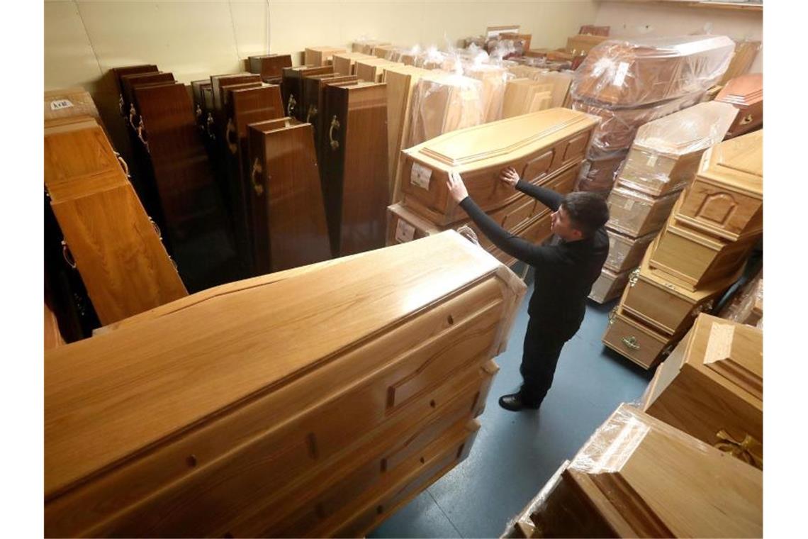 Corona-Tote: Britische Bestatter am Rande der Kräfte Mehr als 126.000 Briten haben bisher ihr Leben an die Pandemie verloren. Foto: Andrew Milligan/PA Wire/dpa