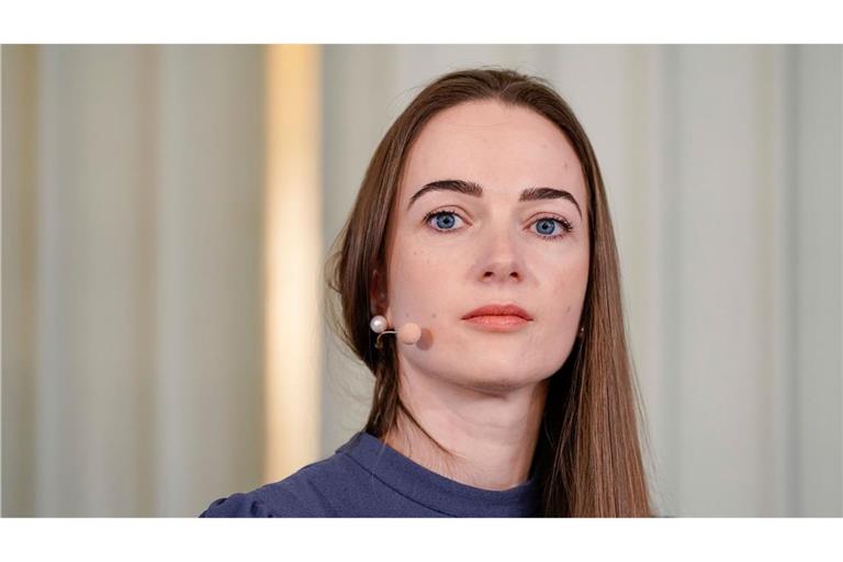 Mehr als 130 Nobelpreisträger haben eine Petition unterschrieben, eingefrorene russische Vermögenswerte für die Ukraine zu verwenden. Sie wurde der Friedensnobelpreisträgerin Oleksandra Matwijtschuk überreicht.