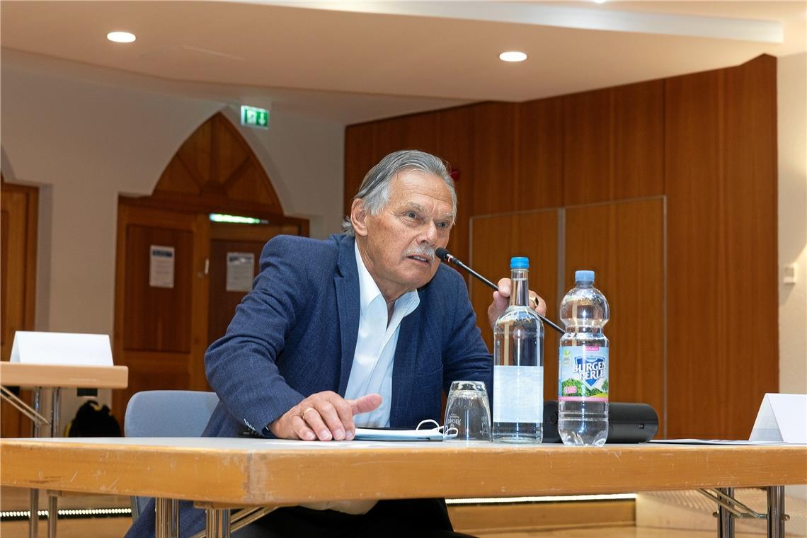 Stadtrat ohne Streitlust Mehr als 20 Jahre saß Ernst Kreß für die CDU im Backnanger Gemeinderat, jetzt hat sich der „Alterspräsident“ von seinen kommunalpolitischen Mitstreitern verabschiedet. Foto: J. Fiedler