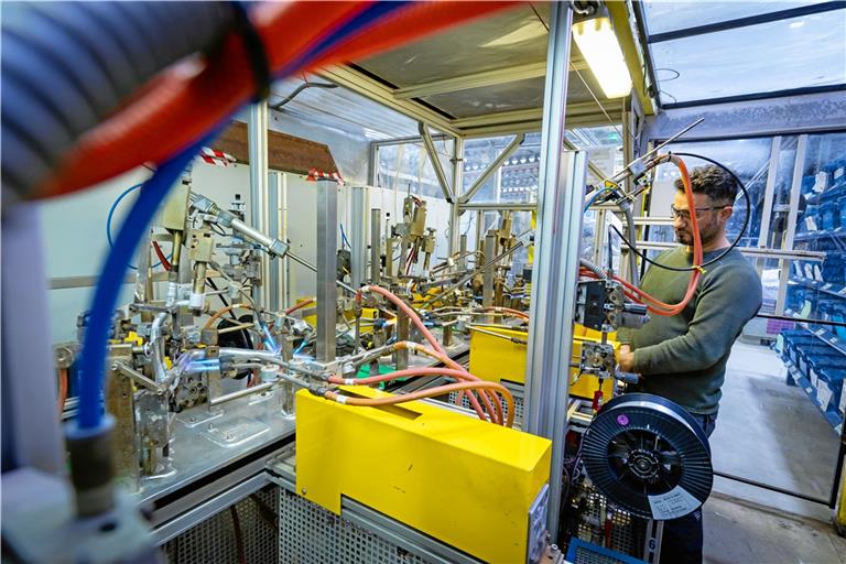 Mehr als 300 Beschäftigte arbeiten bei der Firma SMA Metalltechnik in den Lerchenäckern. Technisch ist das Unternehmen nach Angaben des Insolvenzverwalters zukunftsfähig aufgestellt, auch die Kunden halten dem Backnanger Unternehmen die Treue. Foto: Alexander Becher