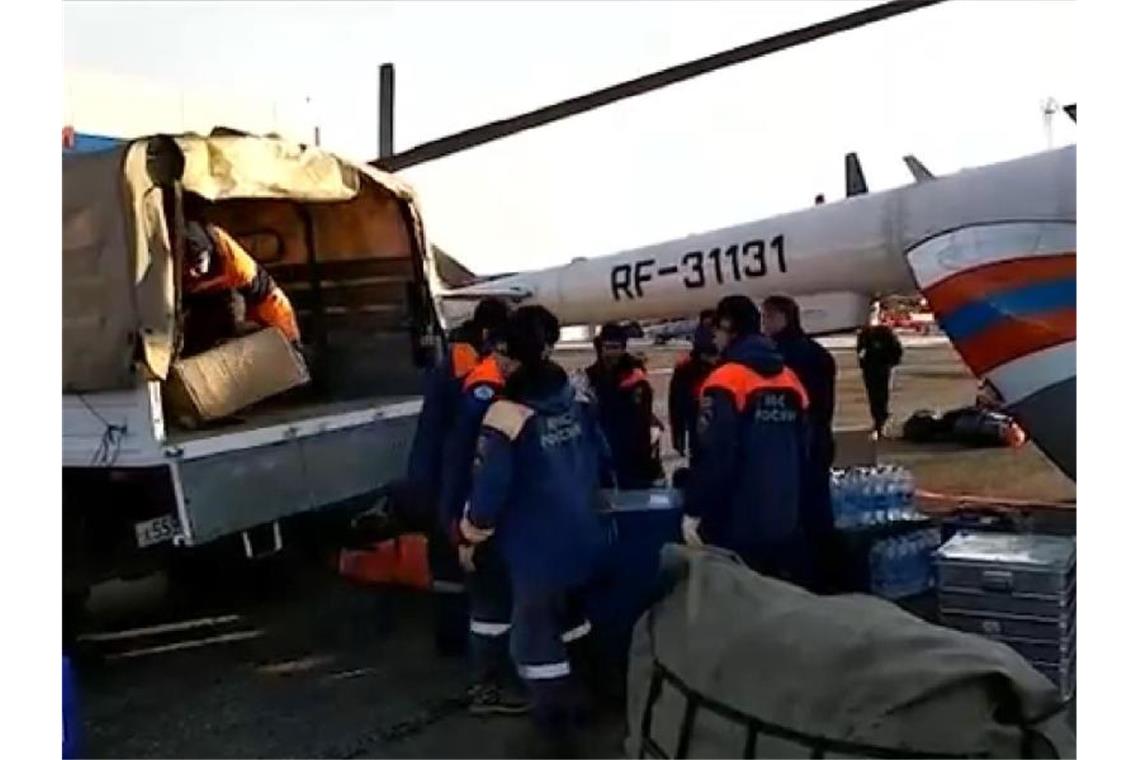 Mindestens 15 Tote bei Dammbruch in Russland Mehr als 300 Helfer waren nach dem Dammbruch nach offiziellen Angaben im Einsatz. Foto: -/XinHua/dpa