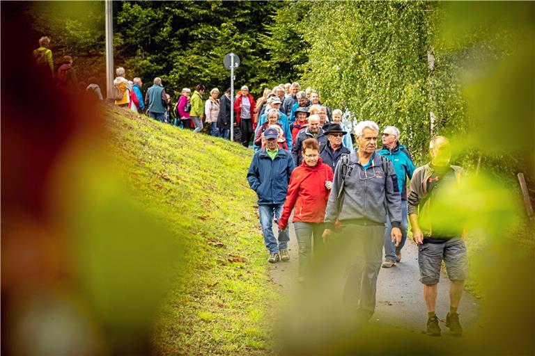 Mehr als 80 Teilnehmer nahmen am vergangenen Freitag beim jüngsten BKZ-Wandertag in Kirchberg teil. Fotos: Alexander Becher