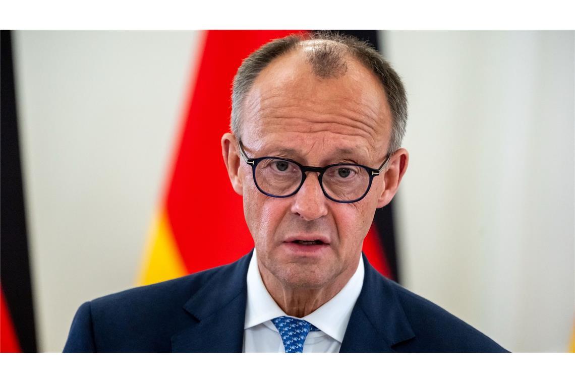 Merz: Humanitäre Hilfe muss endlich zu den Menschen in Gaza "Mehr als besorgt" sei die Bundesregierung angesichts der Ausweitung des israelischen Militäreinsatzes und vielen hungernden Menschen im Gazastreifen.