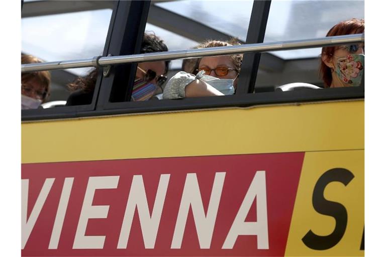 Mehr als die Hälfte der aktuell aktiven Fälle in Österreich werden aus Wien gemeldet. Foto: Ronald Zak/AP/dpa