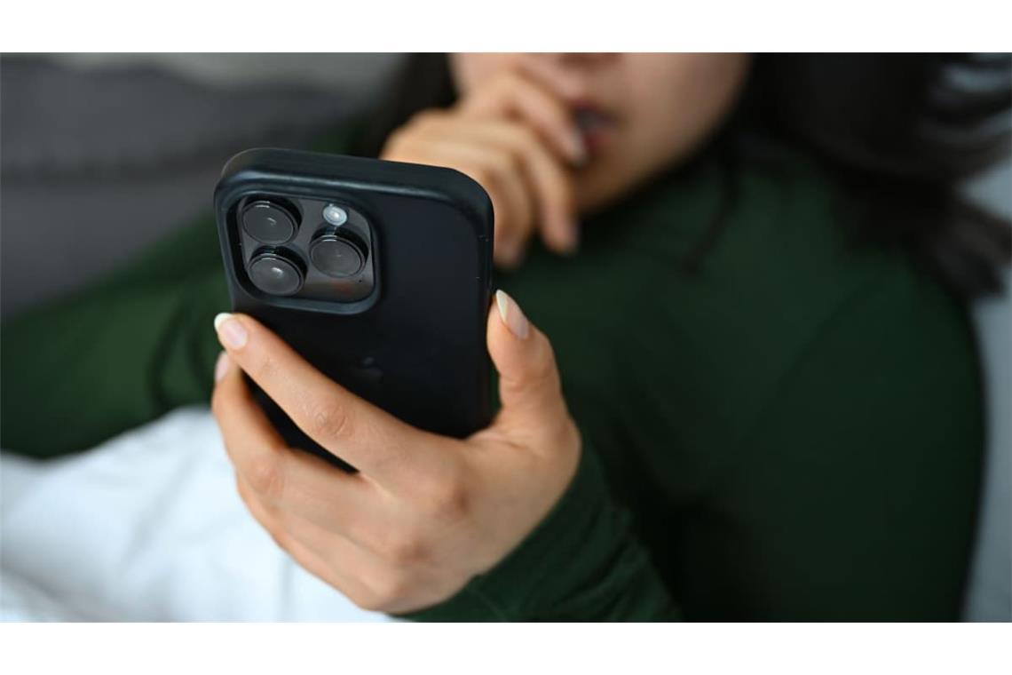 Mehr als die Hälfte der Jugendlichen in Deutschland wünscht sich ein Social-Media-Verbot, wie eine neue Umfrage der Techniker Krankenkasse zeigt.