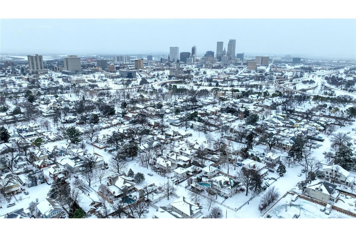 Mehr als die Hälfte der US-Bevölkerung ist von dem Wintereinbruch betroffen.