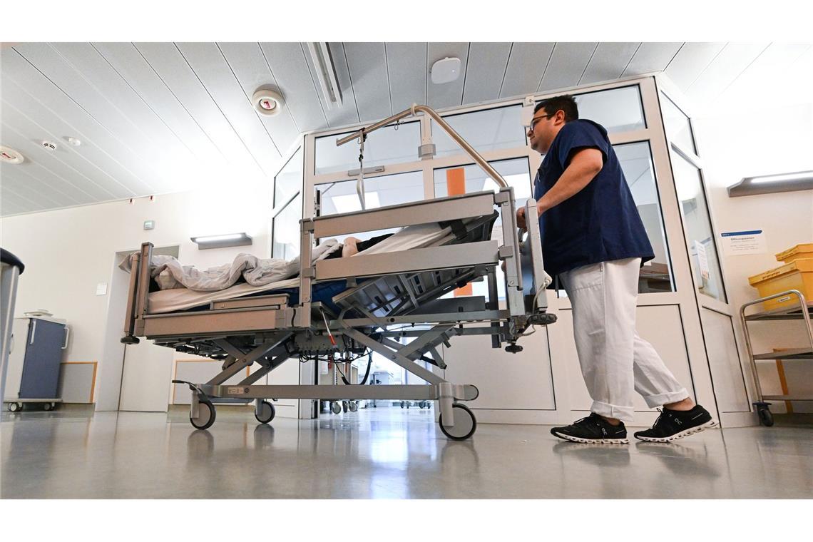 Mehr Geld für Pflege und Gesundheit wird mit breiter Mehrheit befürwortet. (Archivbild)