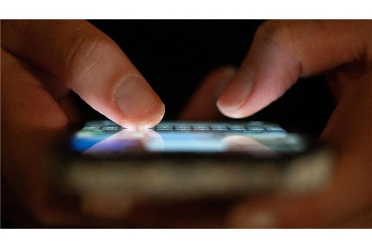 Mehrere Apps und Anbieter nutzen die Ausnahme von den europäischen Datenschutzregeln, etwa Microsoft, LinkedIn oder Google. (Symbolbild)