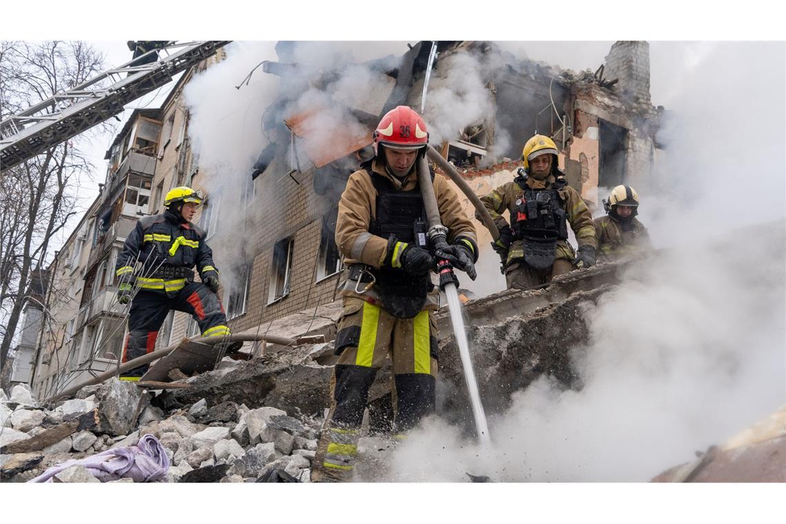 Mehrere Bewohner eines Hauses in Charkiw sind durch einen russischen Raketenangriff getötet worden.