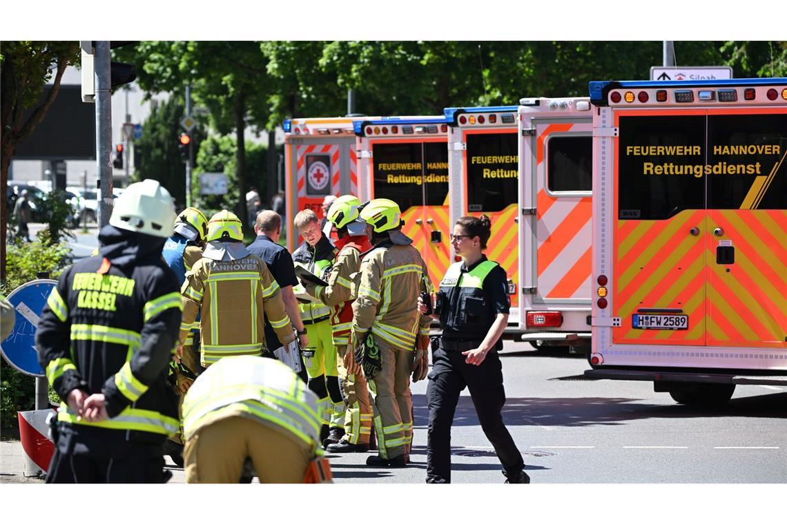 Mehrere Fahrgäste wurden vom Rettungsdienst versorgt.