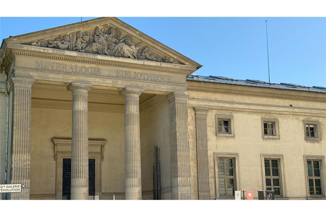 Nach Juwelendiebstahl: Pariser Louvre öffnet wieder Mehrere Goldnuggets im Wert von 1,5 Millionen Euro wurden aus dem Pariser Naturkundemuseum gestohlen. (Archivbild)