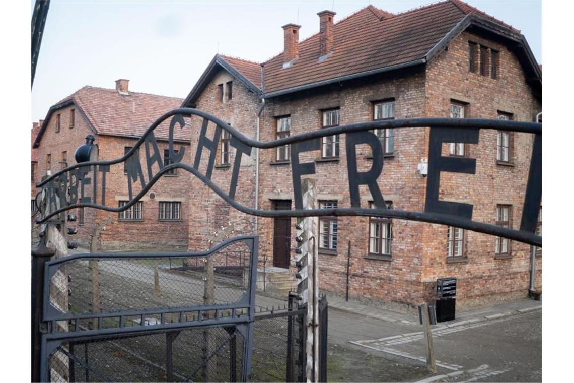 Mehrere historische Gebäude der NS-Gedenkstätte Auschwitz-Birkenau sind mit antisemitischen Parolen beschmiert worden. Foto: Kay Nietfeld/dpa