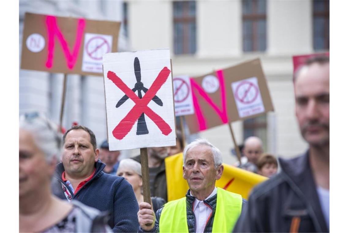 Windrad-Proteste: Woidke will mehr Mitsprache der Kommunen