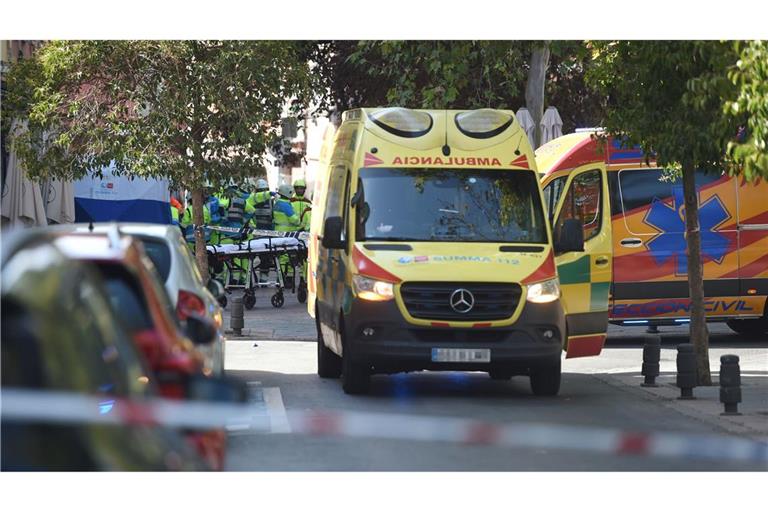 Mehrere Menschen wurden bei einer nach ersten Erkenntnissen durch eine Explosion in einem Wohn- und Geschäftshaus in Madrid zum Teil schwer verletzt. Nach ersten Erkenntnissen handelte es sich um eine Gasexplosion.