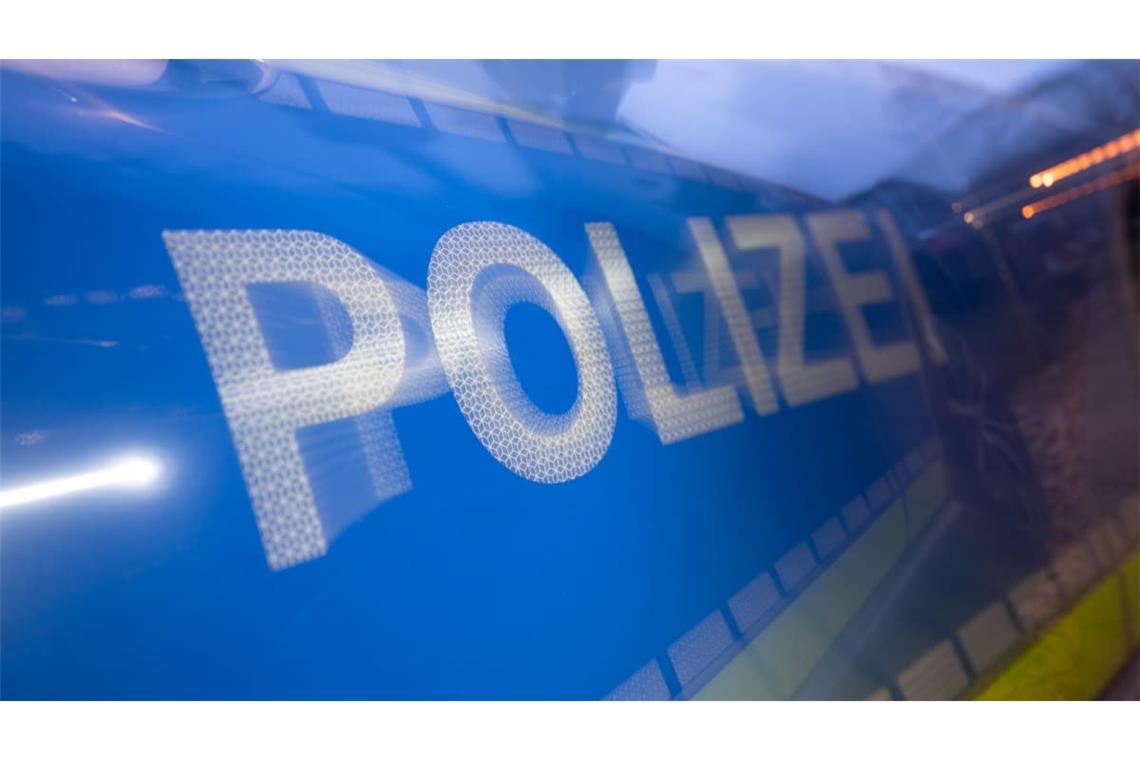 Mehrere Polizeistreifen sind wegen eines Mannes mit einer Pistole in die Memminger Innenstadt ausgerückt. (Symbolbild)