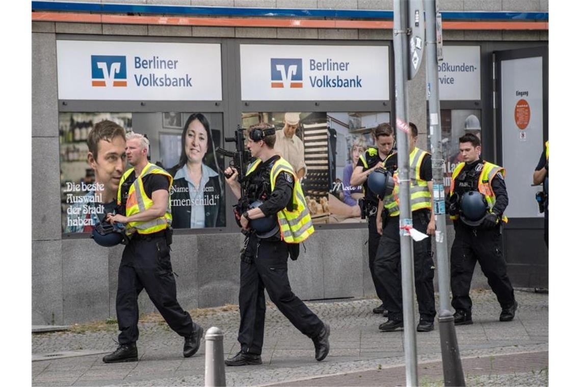 Mehrere Täter haben in Berlin versucht, eine Bank zu überfallen. Foto: Paul Zinken/dpa-Zentralbild/dpa