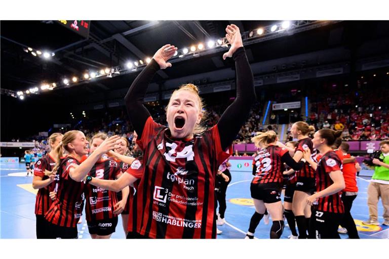 Meike Schmelzer bejubelt den Einzug ins Pokal-Endspiel mit der HSG Bensheim/Auerbach.